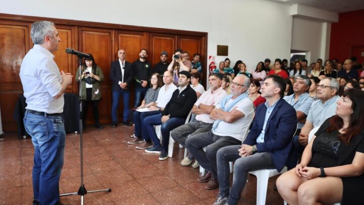 Amplio apoyo de la Provincia a clubes, empresas y familias de Castelli