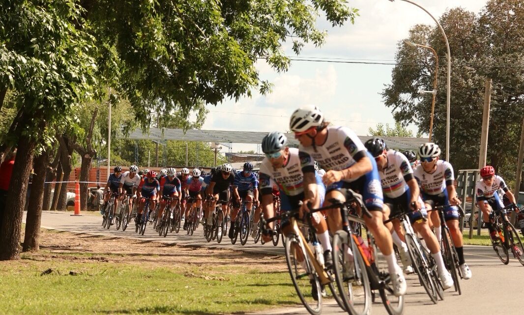 La Laguna de Ranchos fue escenario de una gran Fiesta del Ciclismo