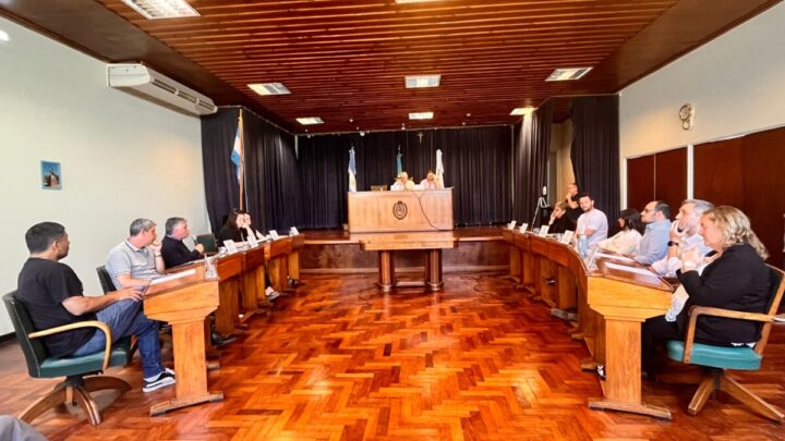 Del apuro al papelón: el Plan de 7 cargos del ejecutivo se derrumbo frente al público