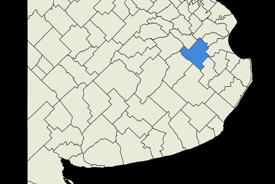 Pila se tiñe de azul y es un nuevo hecho histórico en la Provincia