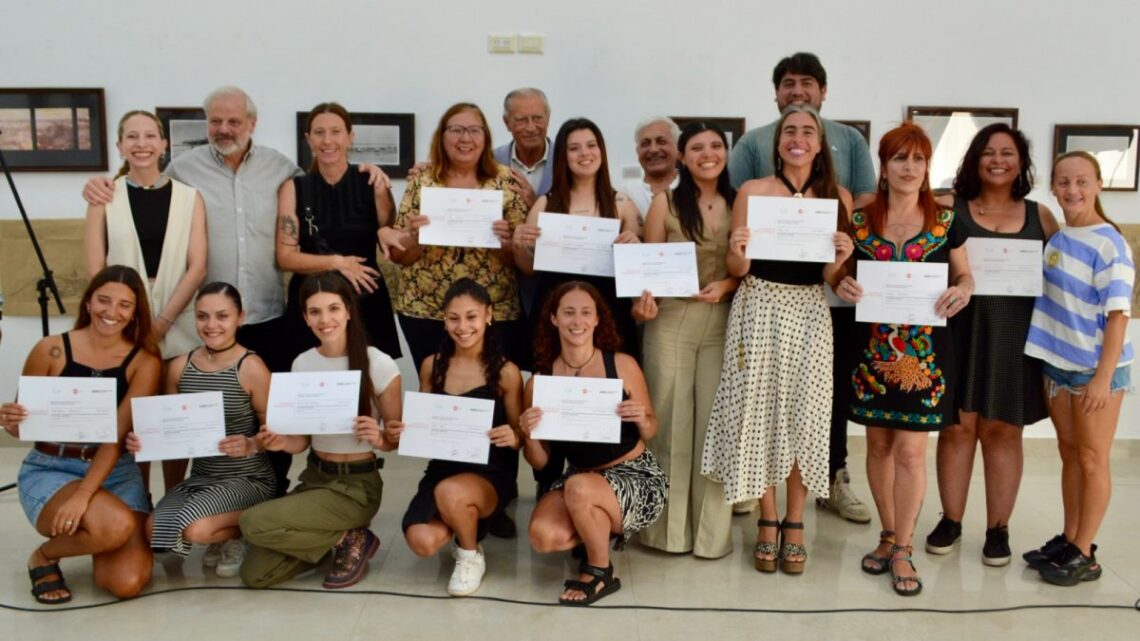 Emotiva ceremonia: la UNA graduó a su primera promoción en La Costa