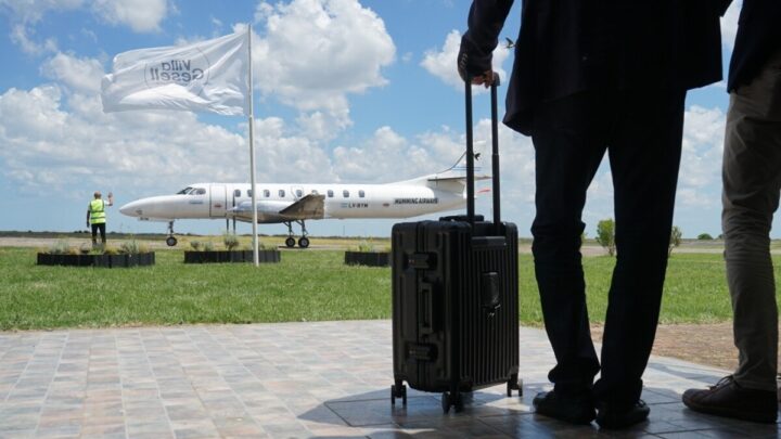 Villa Gesell volvió a recibir vuelos comerciales con el arribo del primer avión desde Aeroparque