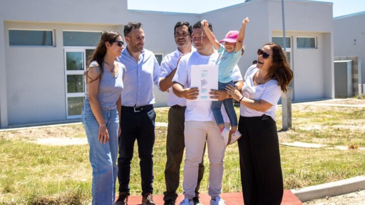 En Dolores 48 familias abrazan la llegada de su nuevo hogar
