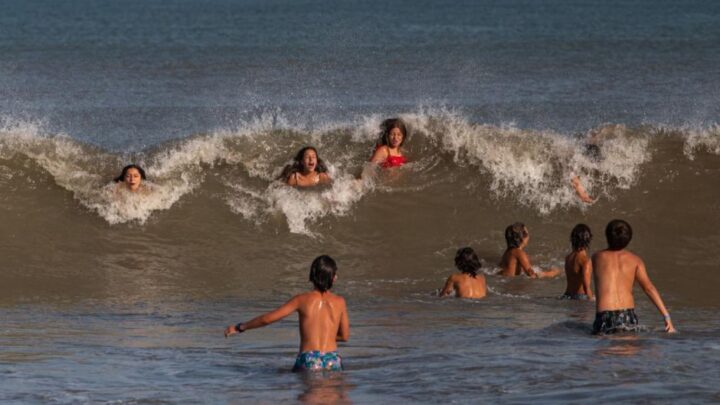 Calor intenso y sin lluvias en territorio bonaerense: máximas de hasta 35°