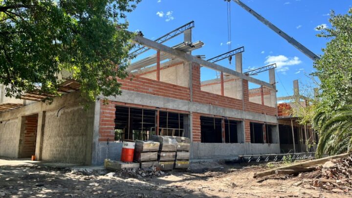 Belgrano: Arrancó el techado y la Escuela Técnica ya alcanza el 50 % de avance