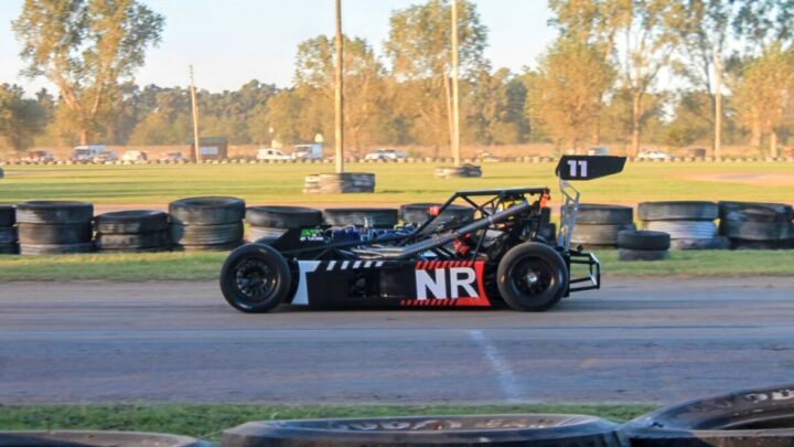 Proyecto en marcha: Lautaro Firmani, auto nuevo y un debut con saldo positivo