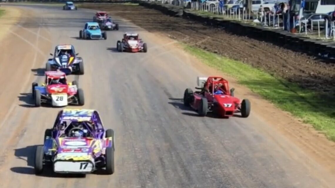 Sol, fierros y mucho ruido: explota el Autódromo de General Belgrano