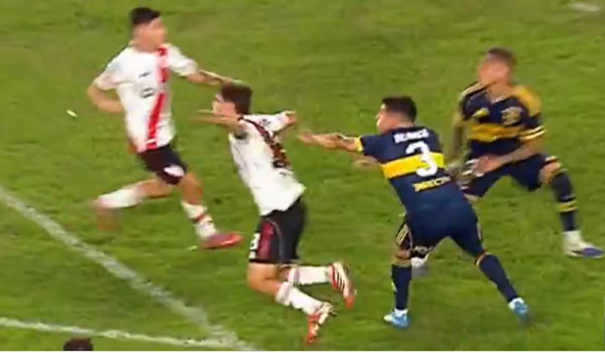¿Era penal para River? la jugada del superclásico que desató la polémica