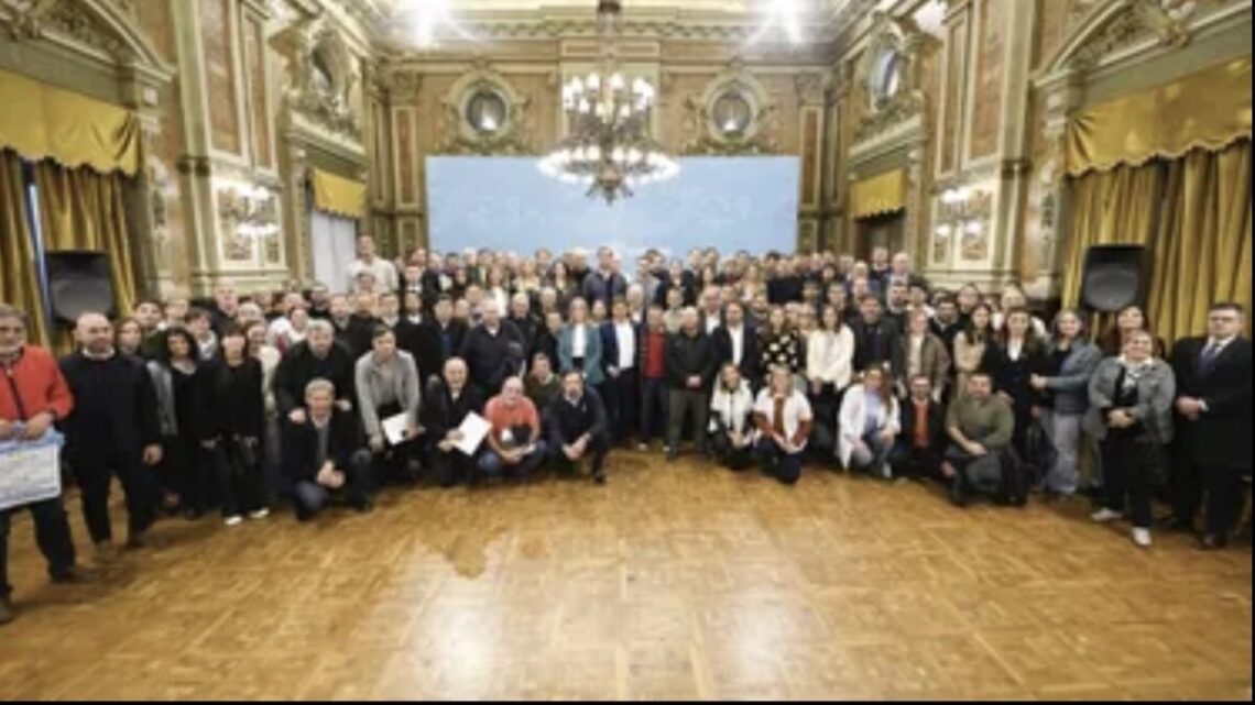 Kicillof reunió a intendentes de distintos espacios políticos frente al ajuste en salud de nación