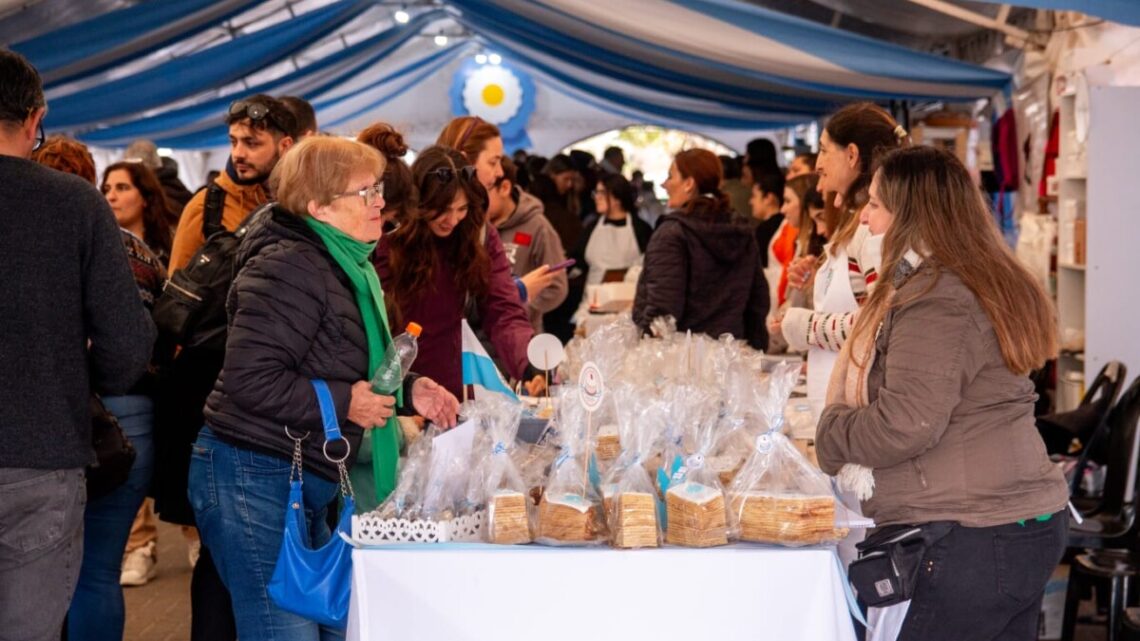 Fiesta récord en Dolores: 5.100 kilos de torta argentina, más de $295 millones en ventas y 30 mil personas