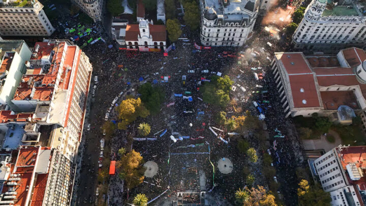 La marcha fue multitudinaria y potenció el reclamo al Gobierno para que cumpla el financiamiento universitario