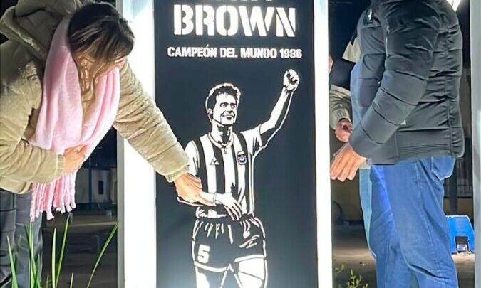 El Tata Brown vive para siempre en Ranchos: emotivo homenaje al campeón del mundo