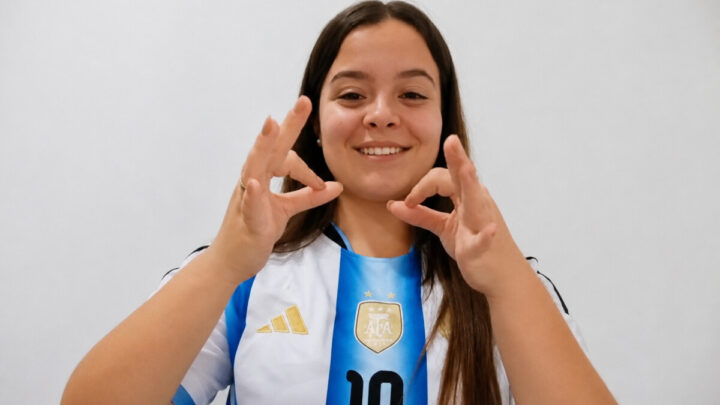 Una joven de Pila lleva el espíritu mundialista a la lengua de señas