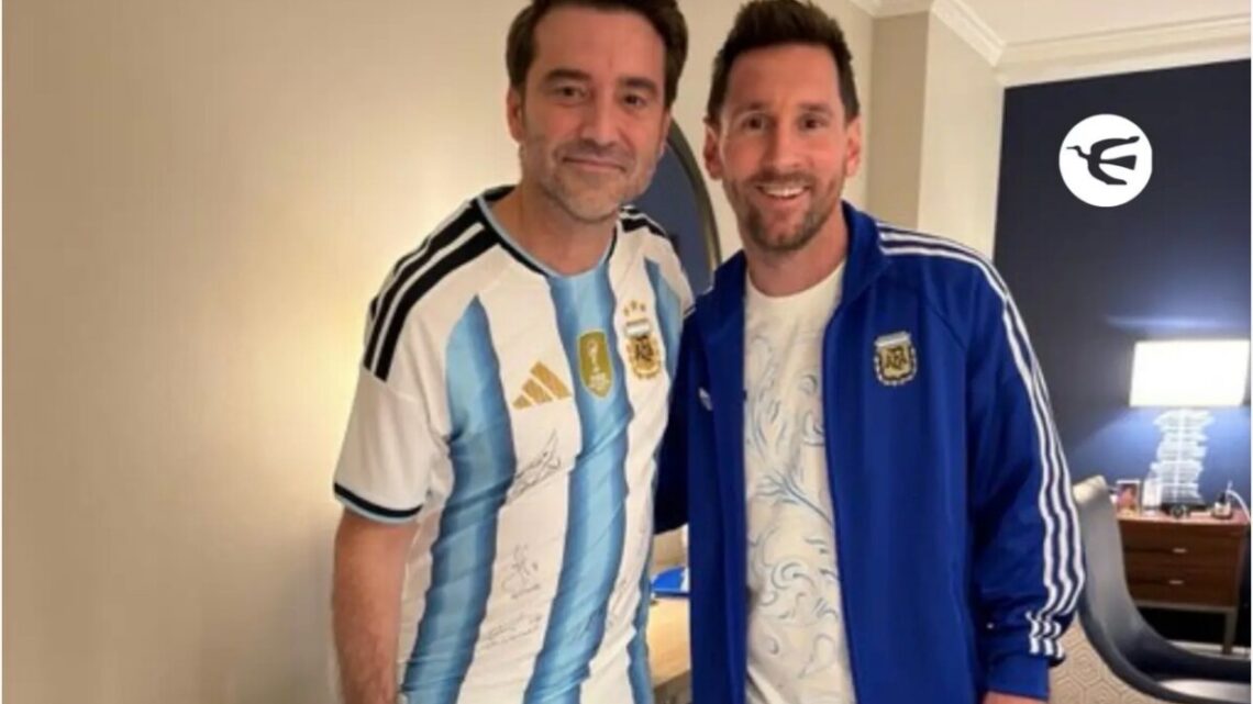 Messi recibió la visita de Javier Negre, dueño de La Derecha Diario