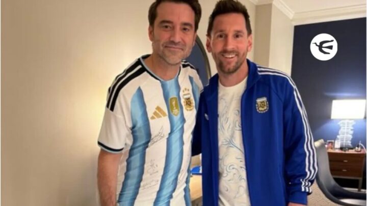 Messi recibió la visita de Javier Negre, dueño de La Derecha Diario